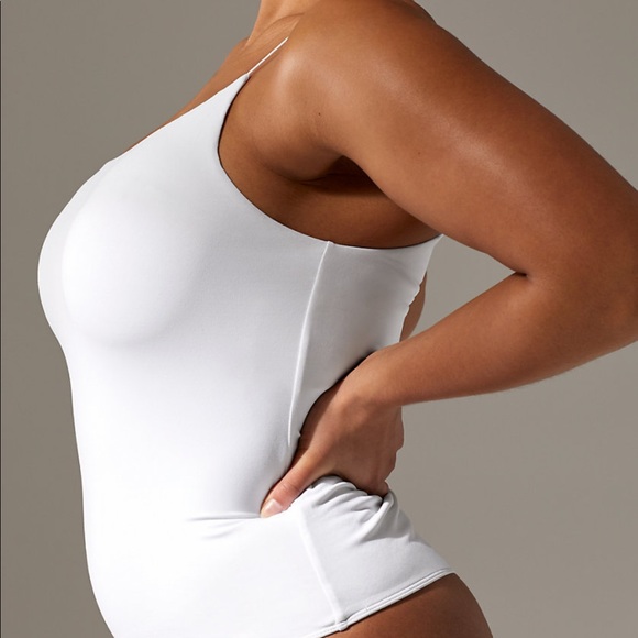 Aritzia contour bodysuit - Picture 2 of 3